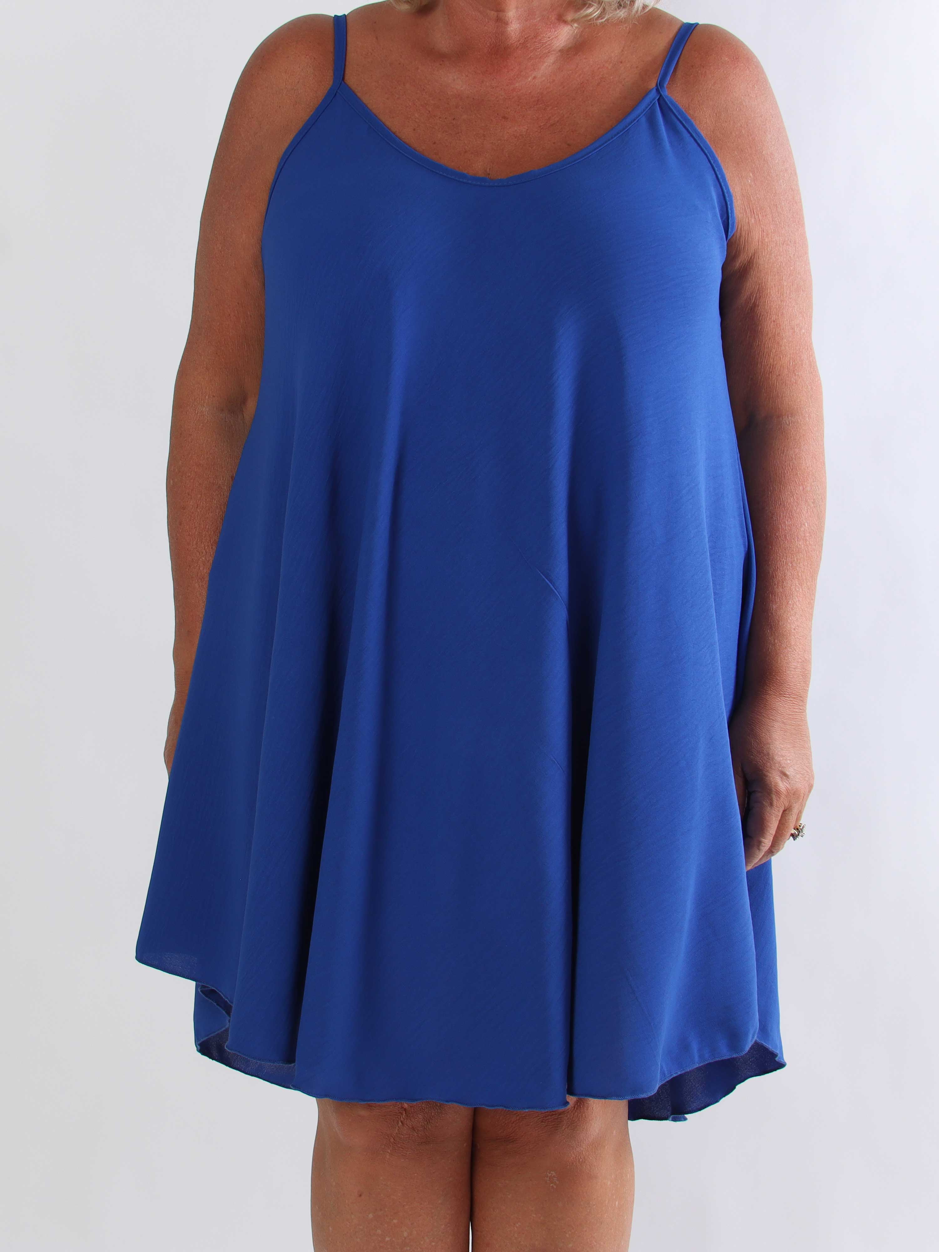 Marceline Short - Kort plus size stropkjole i viskose med A-facon